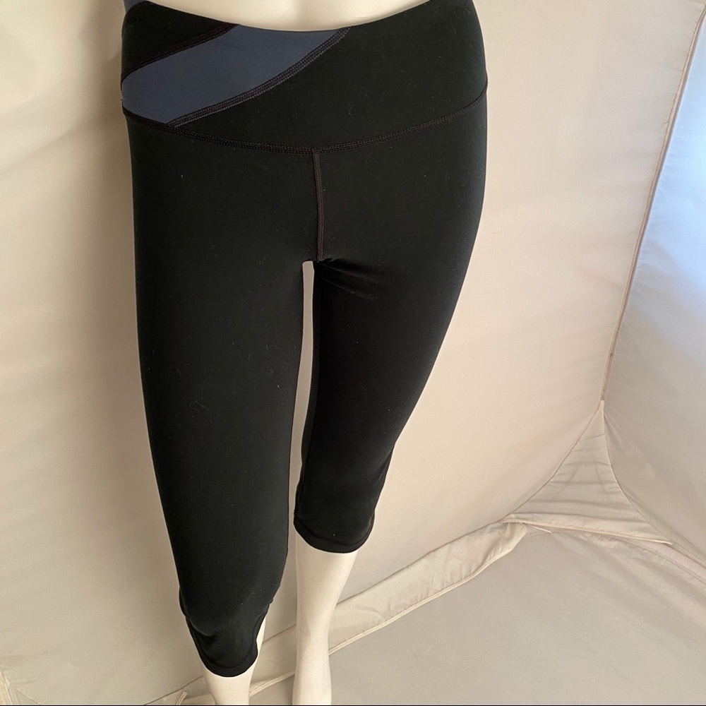 Under Armour black cropped legging S